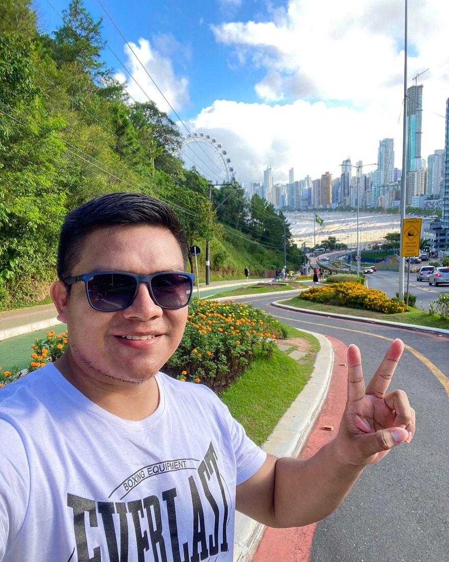 Gilvan Lima, fundador da Passagens Bizuradas, em Balneário Camboriú